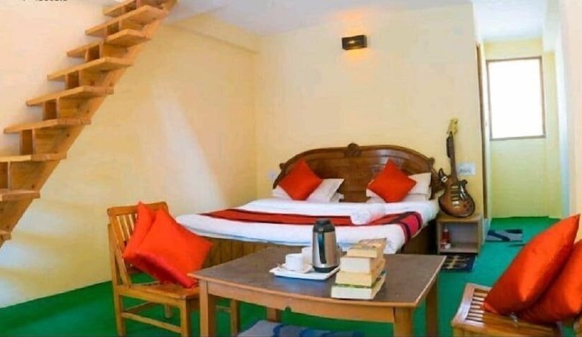 בית מלון כפרי Rainbow Apple Villa   Hostel