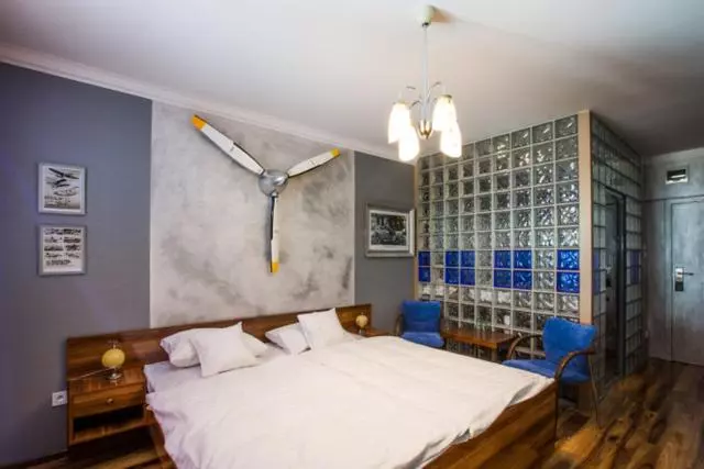 Retro Hotel Garage