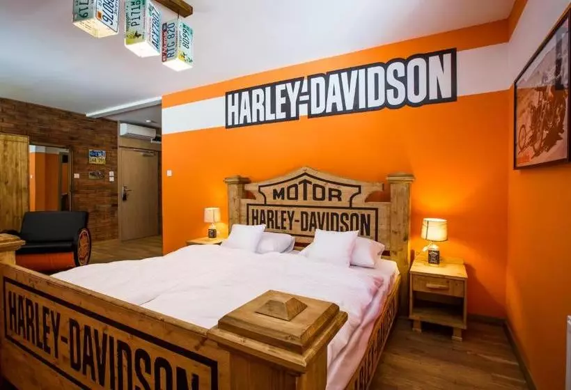 Retro Hotel Garage