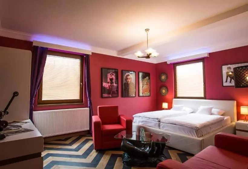 Retro Hotel Garage