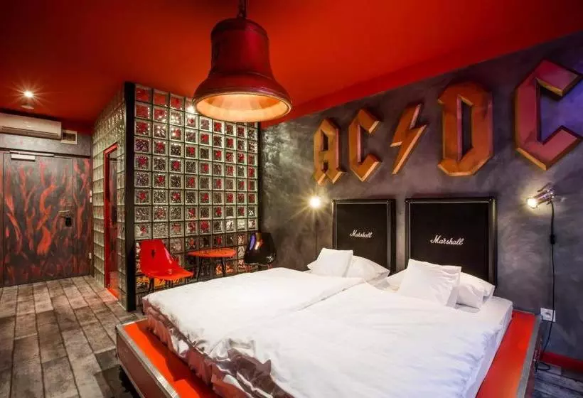 Retro Hotel Garage