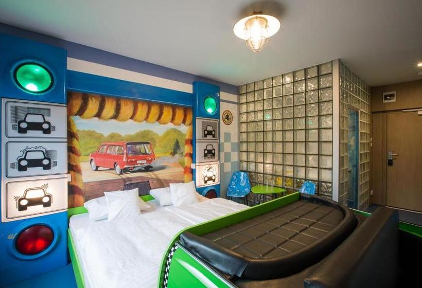 Retro Hotel Garage