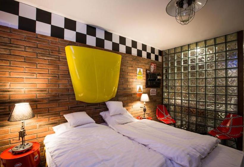 Retro Hotel Garage