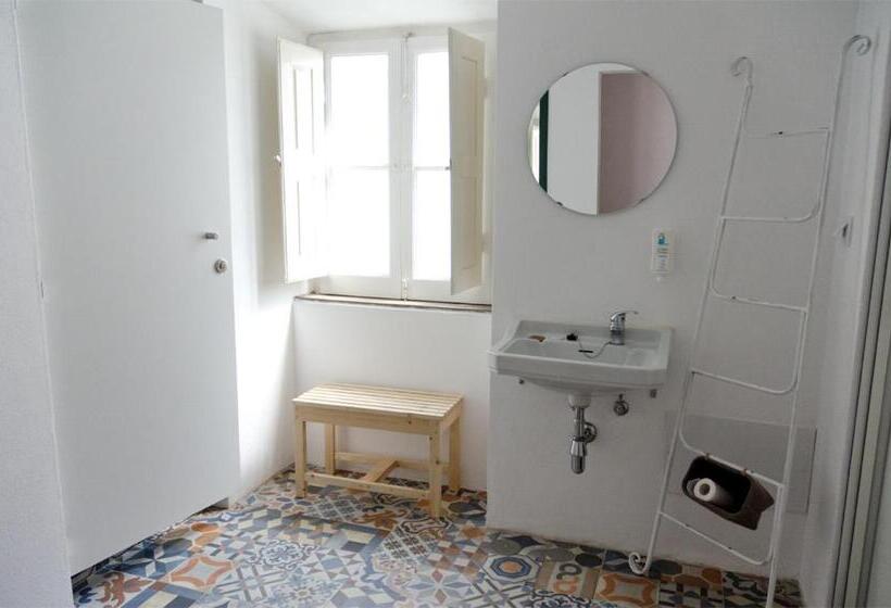 تختخواب و صبحانه Patinha Inn