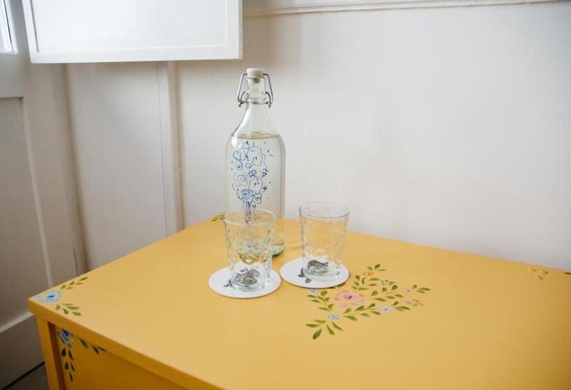 تختخواب و صبحانه Patinha Inn