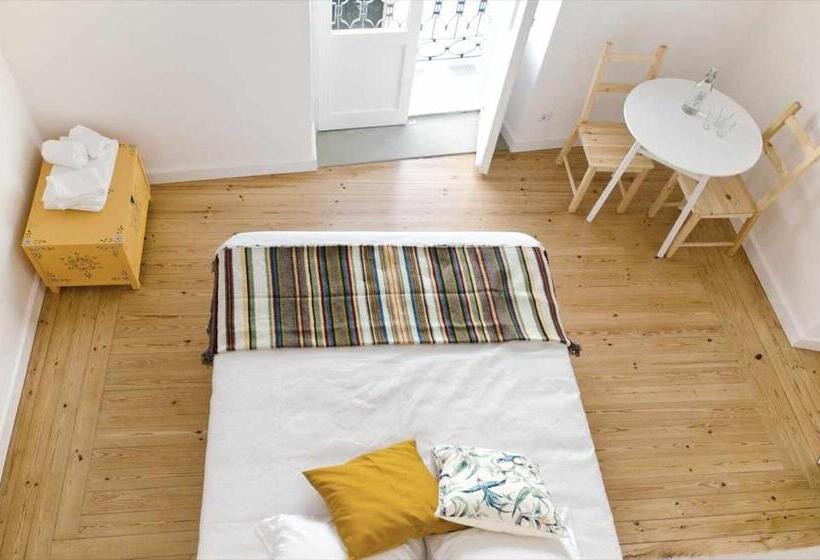 تختخواب و صبحانه Patinha Inn