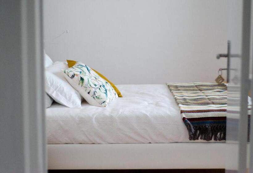 تختخواب و صبحانه Patinha Inn