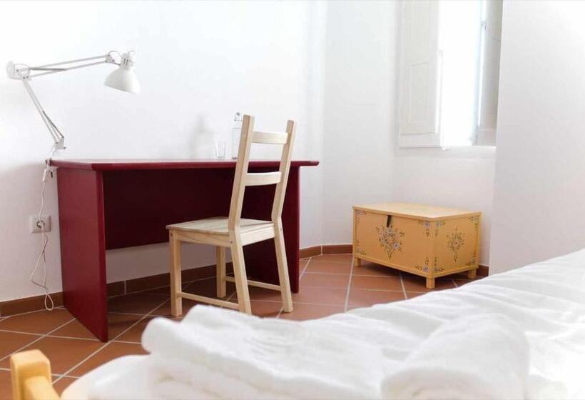 تختخواب و صبحانه Patinha Inn