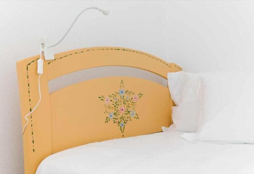 تختخواب و صبحانه Patinha Inn