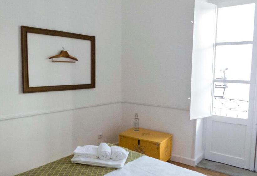 تختخواب و صبحانه Patinha Inn