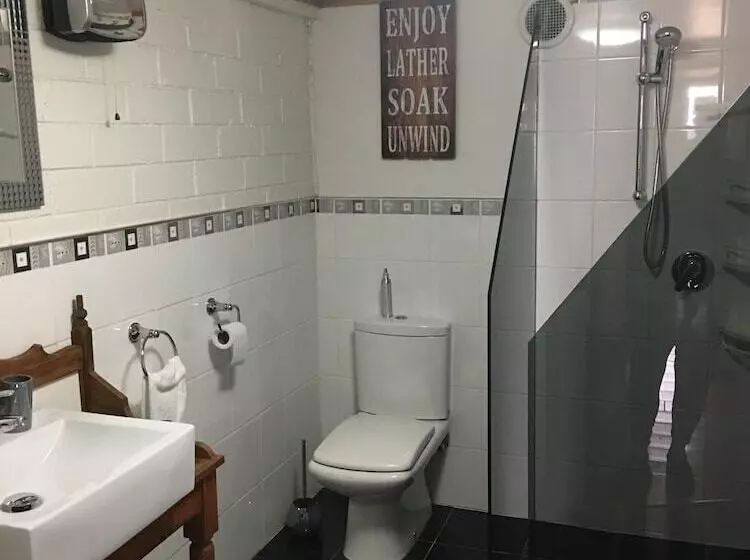 Aamiaismajoitus (B&B) The Workshops Clyde Accommodation