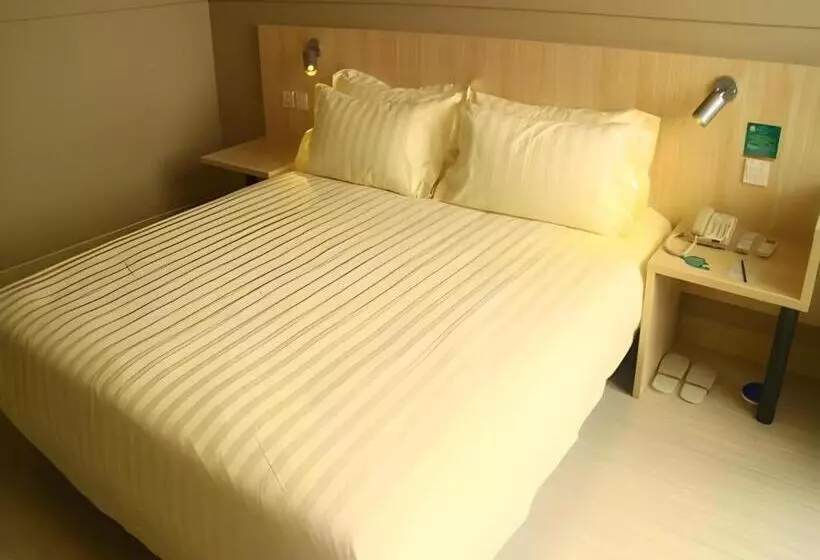 Hotelli Jinjiang Inn Pingliang West Railway Station Xuanhe New City