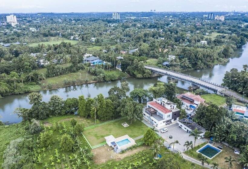 צימר Nadhiyoram River Retreat