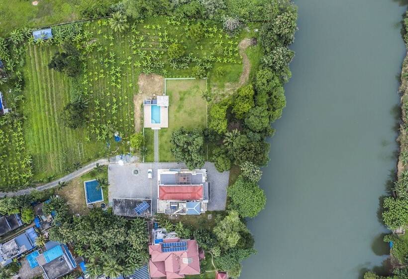 Nocleg ze śniadaniem Nadhiyoram River Retreat