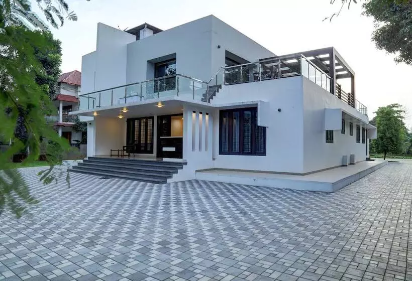 Aamiaismajoitus (B&B) Nadhiyoram River Retreat