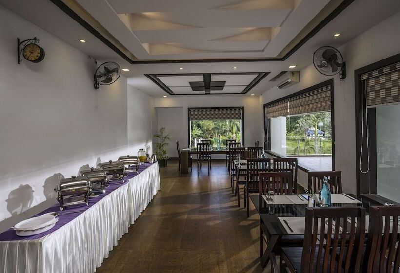 צימר Nadhiyoram River Retreat