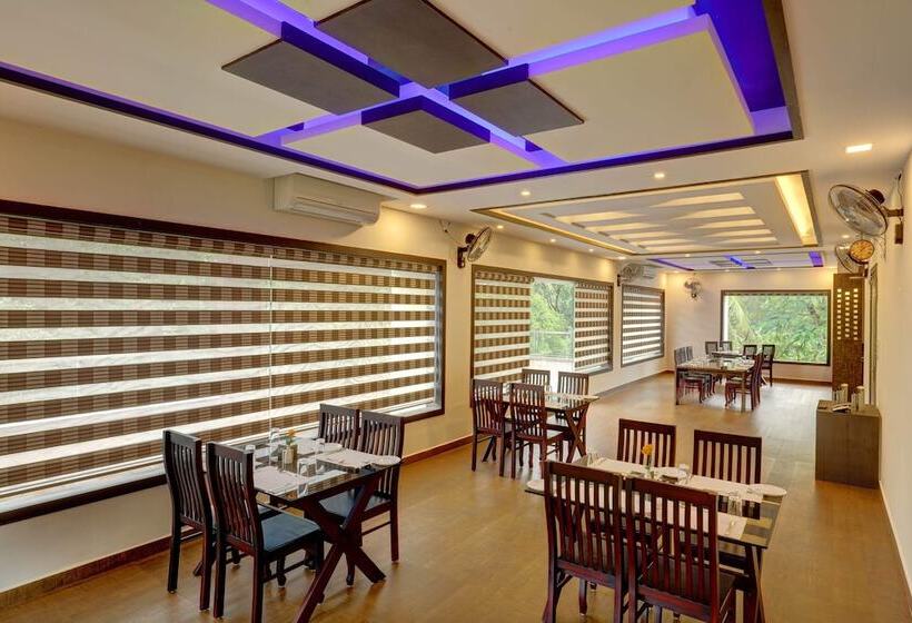 צימר Nadhiyoram River Retreat