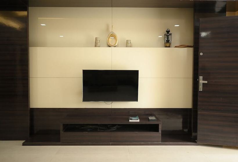 צימר Nadhiyoram River Retreat