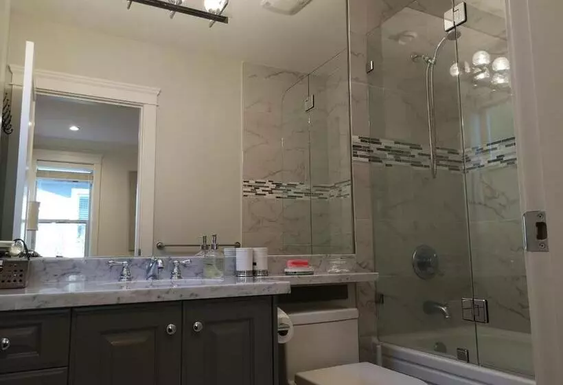 Aamiaismajoitus (B&B) White Rose House