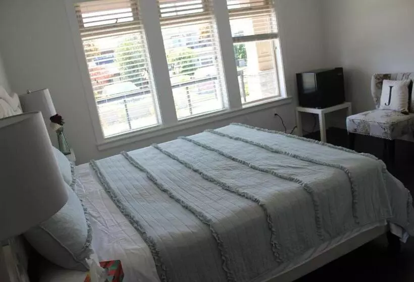 Aamiaismajoitus (B&B) White Rose House