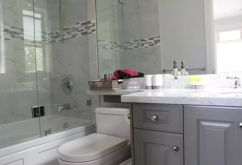 Aamiaismajoitus (B&B) White Rose House