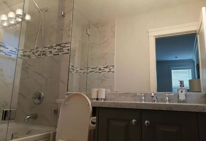 Aamiaismajoitus (B&B) White Rose House