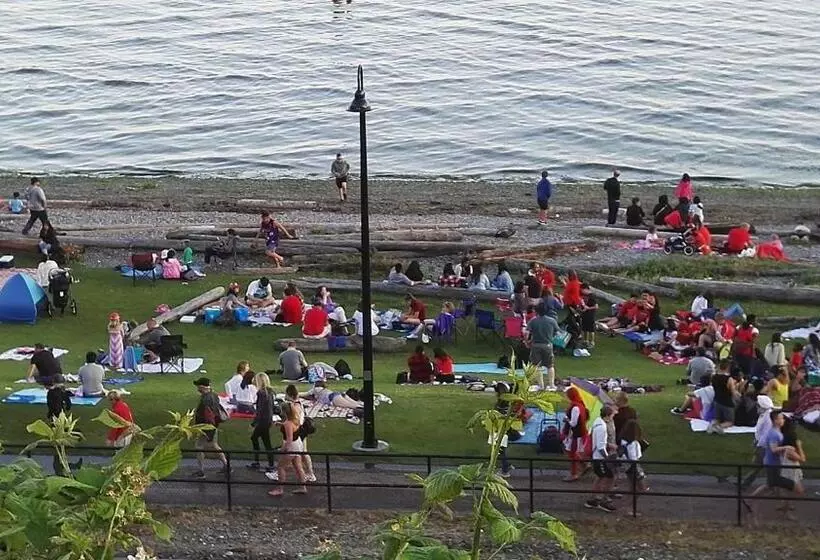 Aamiaismajoitus (B&B) White Rose House