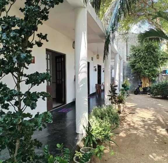 ホテル Leen Tangalle