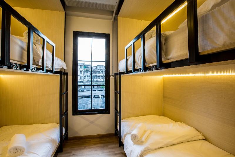 Bed To Bangkok   Hostel