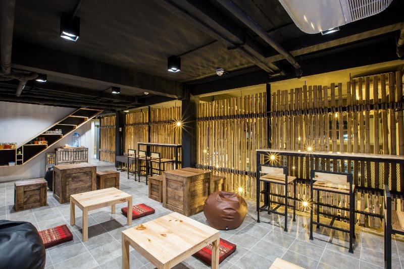 Bed To Bangkok   Hostel