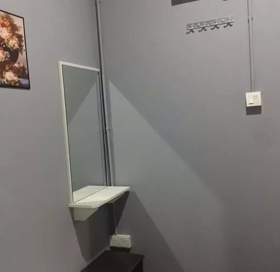 R&r Budget Inn  Hostel