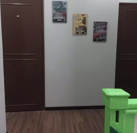 R&r Budget Inn  Hostel