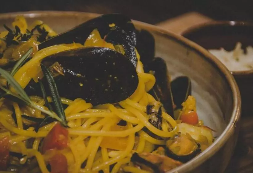 Aamiaismajoitus (B&B) Cafe Restaurant Leo