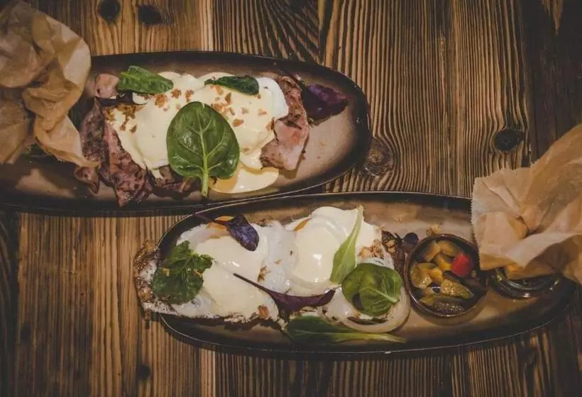 Aamiaismajoitus (B&B) Cafe Restaurant Leo