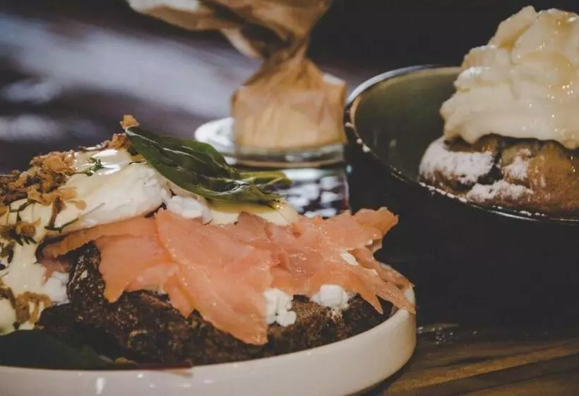 Aamiaismajoitus (B&B) Cafe Restaurant Leo