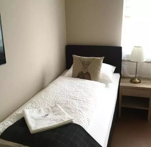 Aamiaismajoitus (B&B) Cafe Restaurant Leo