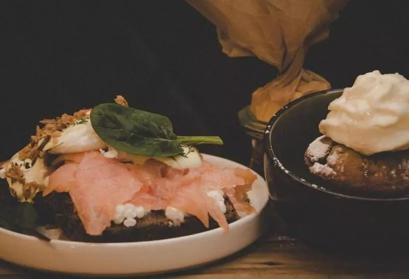 Aamiaismajoitus (B&B) Cafe Restaurant Leo