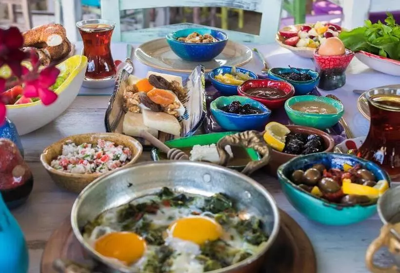 Aamiaismajoitus (B&B) Gi̇ri̇ti̇mu Evleri̇