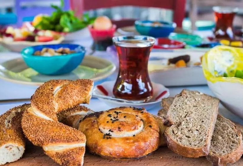 Aamiaismajoitus (B&B) Gi̇ri̇ti̇mu Evleri̇