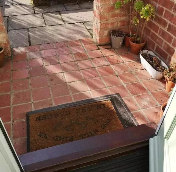 Aamiaismajoitus (B&B) White Cottage B And B