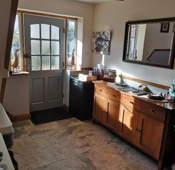 Aamiaismajoitus (B&B) White Cottage B And B