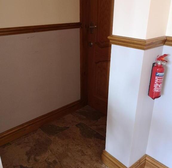 住宿加早餐  White Cottage B And B