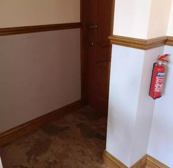 Aamiaismajoitus (B&B) White Cottage B And B