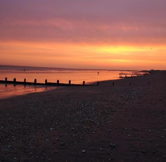 住宿加早餐  White Cottage B And B