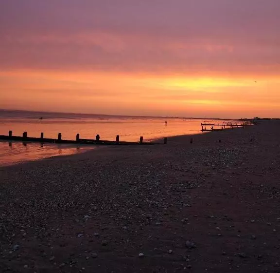 Aamiaismajoitus (B&B) White Cottage B And B