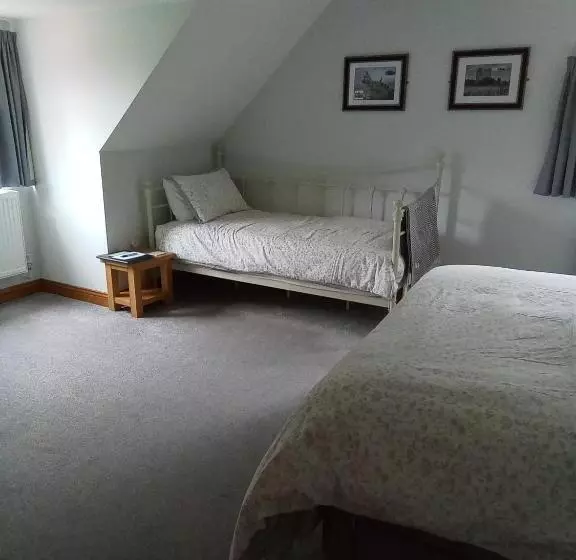 Aamiaismajoitus (B&B) White Cottage B And B