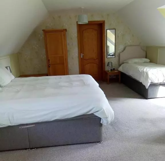 Aamiaismajoitus (B&B) White Cottage B And B