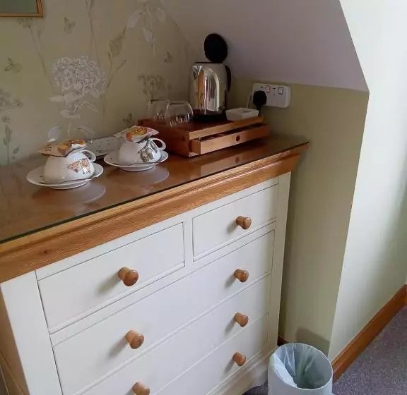 Aamiaismajoitus (B&B) White Cottage B And B