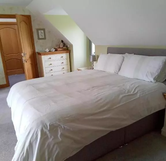 Aamiaismajoitus (B&B) White Cottage B And B