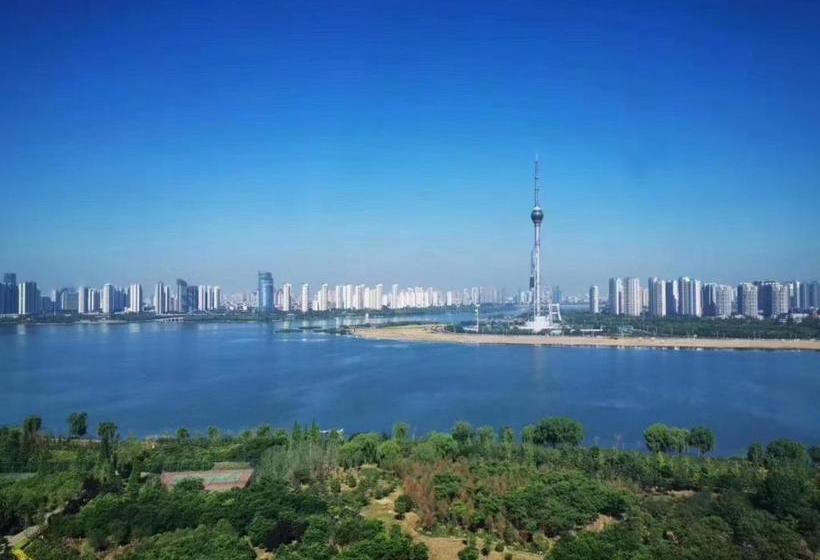 בית מלון כפרי Howard Johnson Xiangyu Plaza Linyi